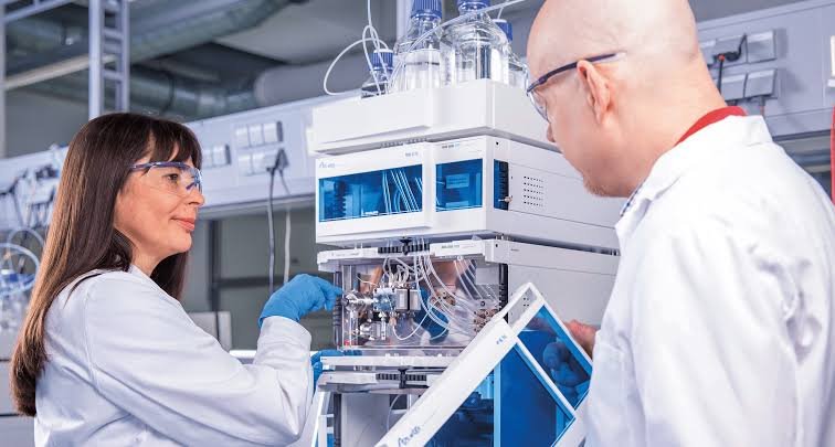 Equipo HPLC y cromatografía